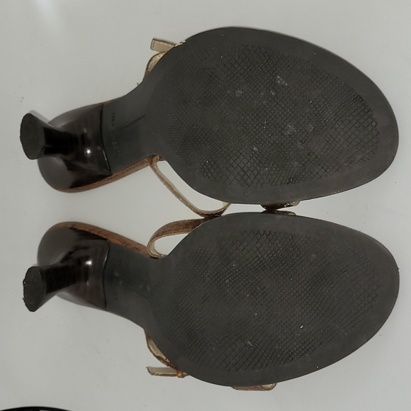 Nine West tapestry style buckle heels size 8 - Picture 5 of 6